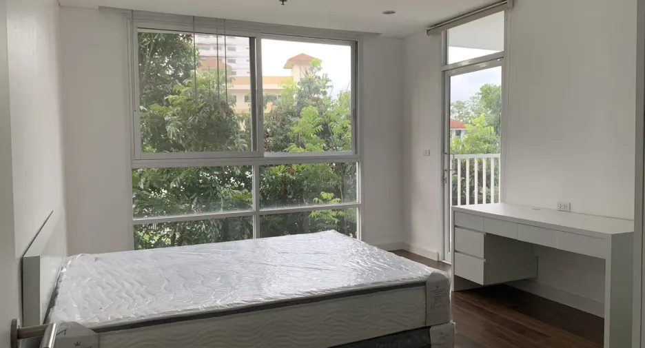 For rent 4 bedrooms apartment in Watthana, Bangkok