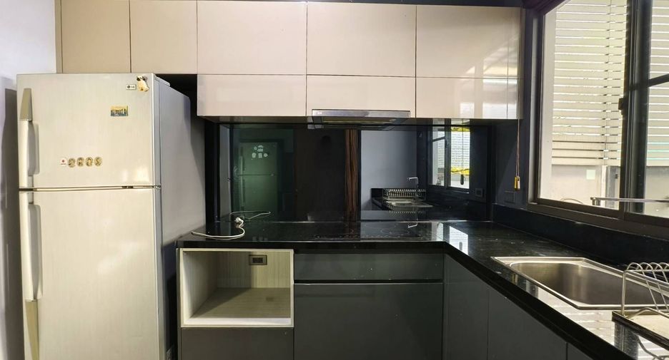 Reihenhaus zur Miete mit 3 Zimmer in Lat Phrao, Bangkok