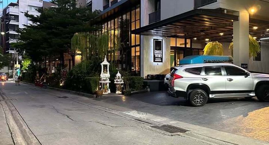 For rent 1 bed condo in Phra Khanong, Bangkok