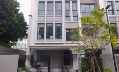 For rent 3 bedrooms townhouse in Chatuchak, Bangkok