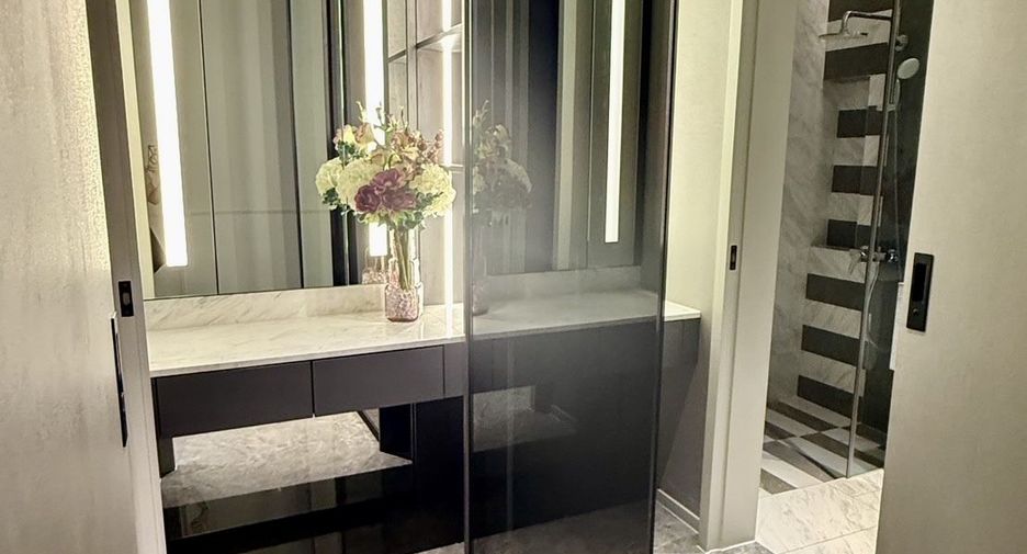 Condo en alquiler de 3 habitaciones en Watthana, Bangkok