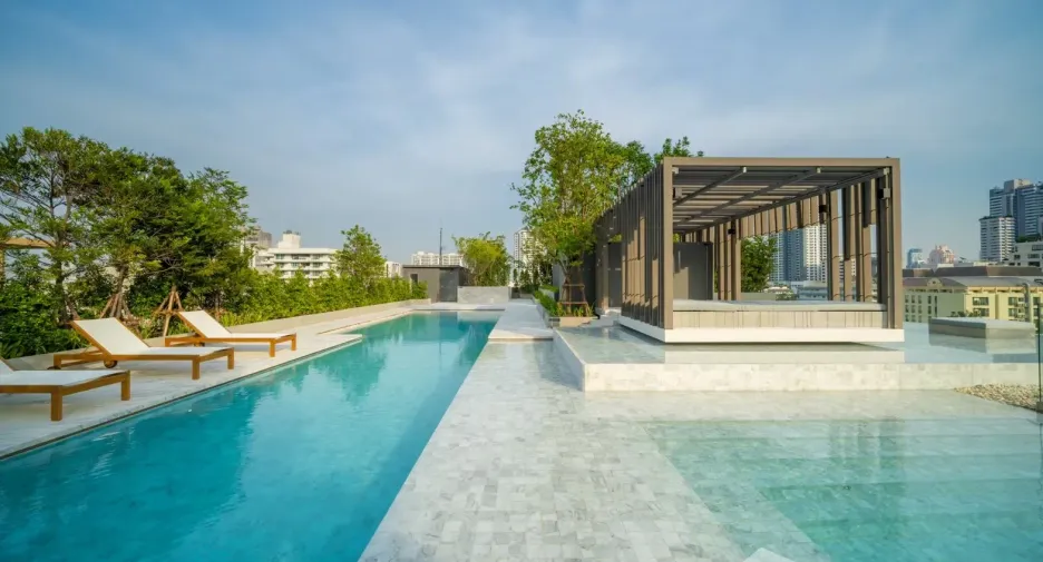 Condo en alquiler de 3 habitaciones en Watthana, Bangkok