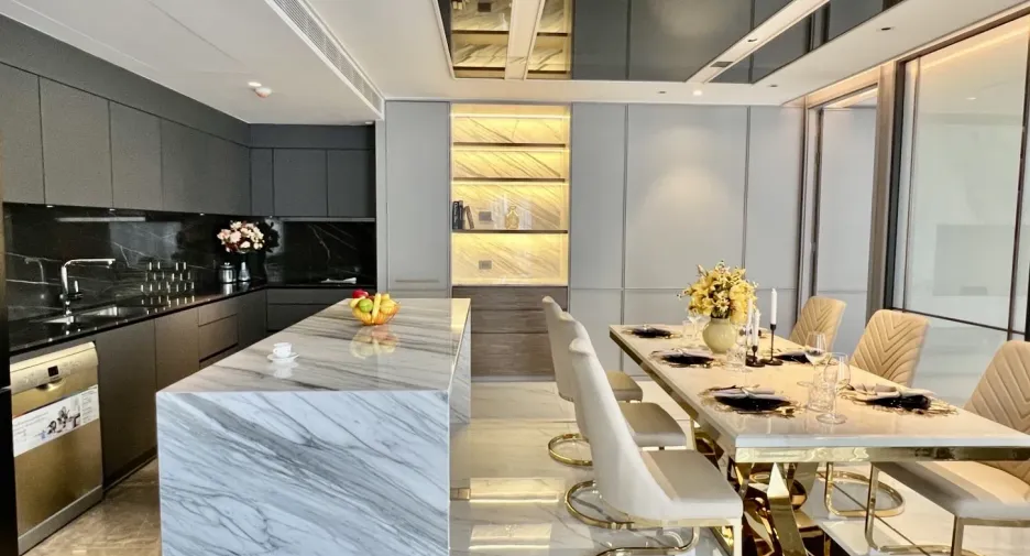 Condo en alquiler de 3 habitaciones en Watthana, Bangkok