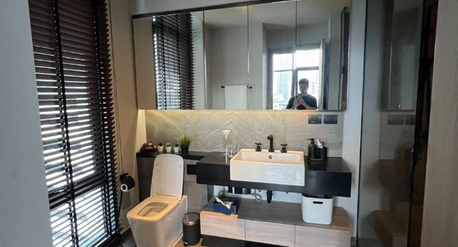 For rent 2 bedrooms condo in Watthana, Bangkok