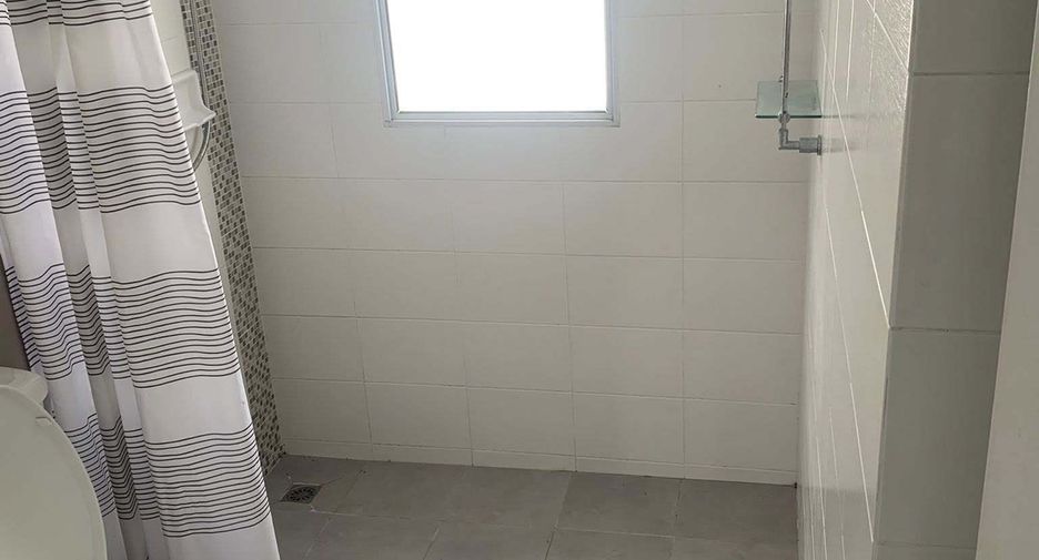 For rent 3 bedrooms townhouse in Bueng Kum, Bangkok