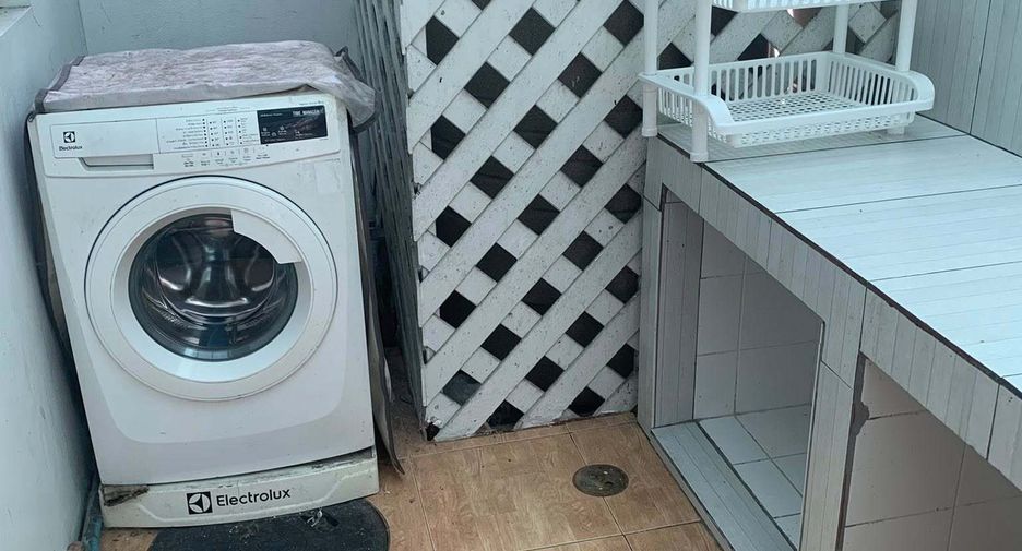 For rent 3 bedrooms townhouse in Bueng Kum, Bangkok