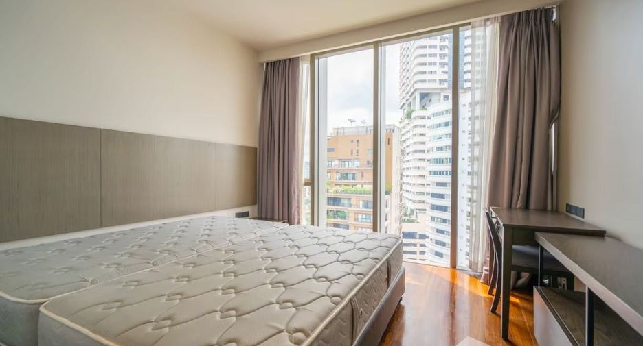 For rent 4 bedrooms apartment in Khlong Toei, Bangkok