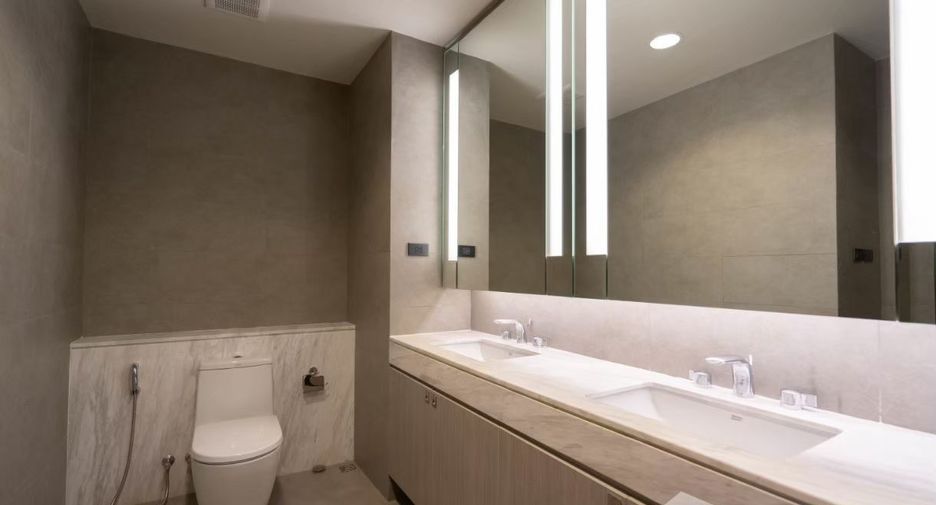 For rent 4 bedrooms apartment in Khlong Toei, Bangkok
