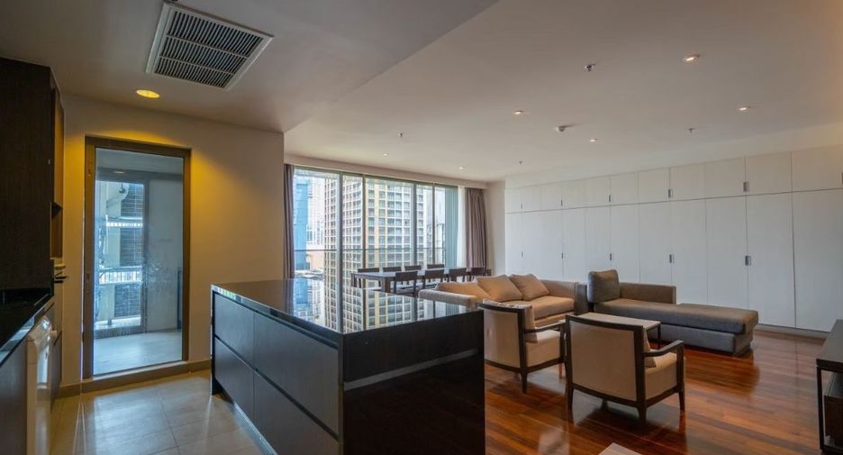 For rent 4 bedrooms apartment in Khlong Toei, Bangkok