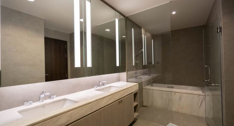 For rent 4 bedrooms apartment in Khlong Toei, Bangkok