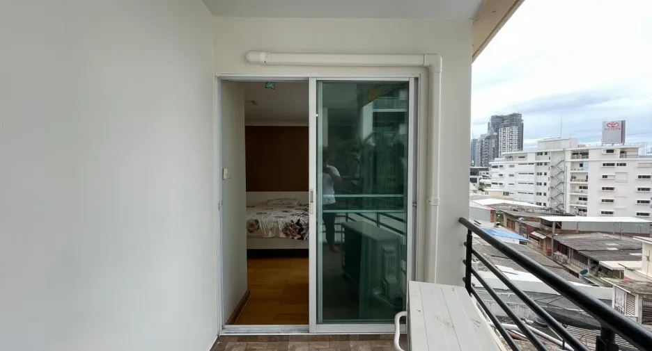 For rent 3 bedrooms condo in Khlong Toei, Bangkok