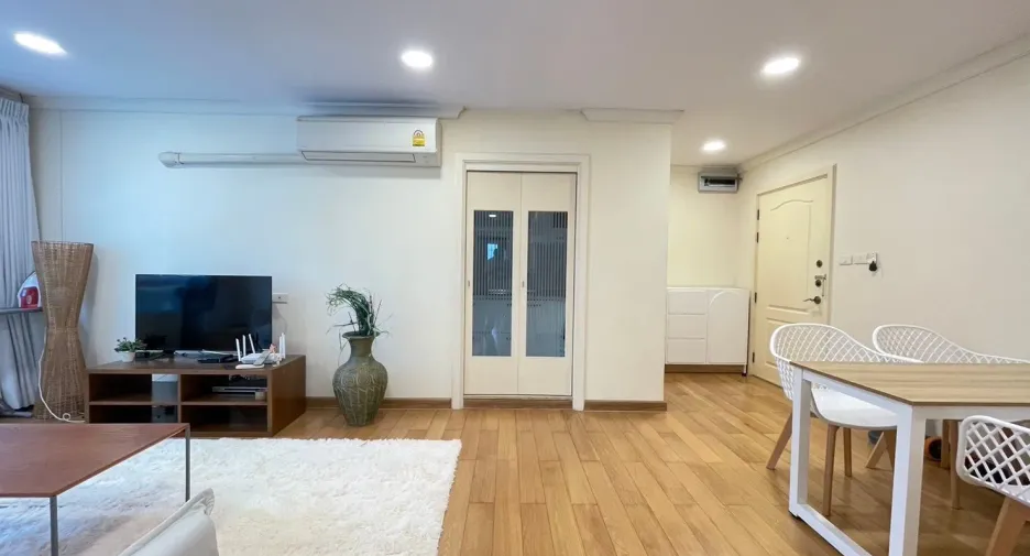 For rent 3 bedrooms condo in Khlong Toei, Bangkok