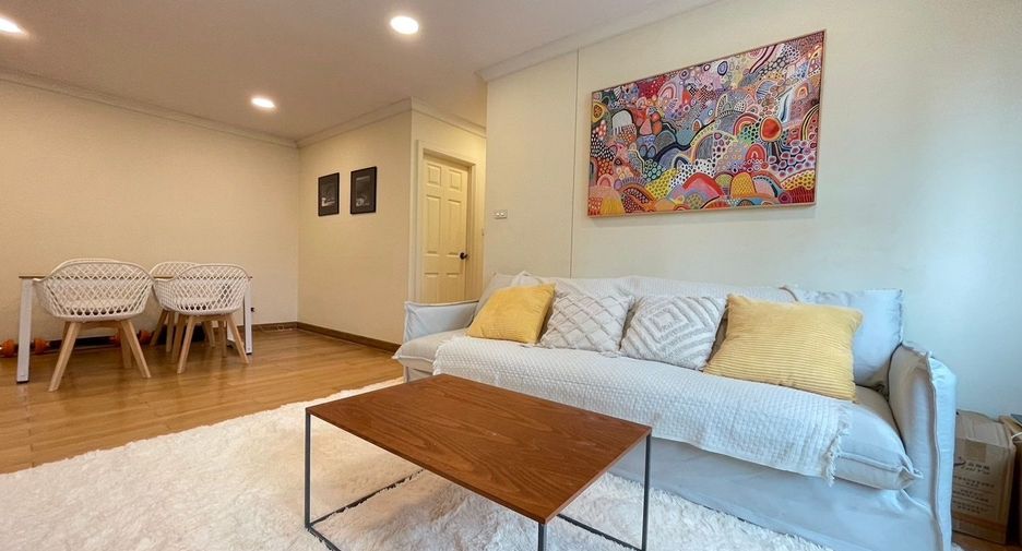 For rent 3 bedrooms condo in Khlong Toei, Bangkok