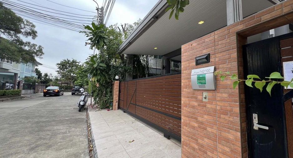 For rent 3 bedrooms house in Bang Khae, Bangkok