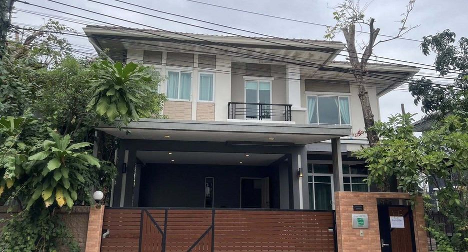 For rent 3 bedrooms house in Bang Khae, Bangkok