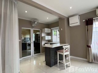 Casa en alquiler de 3 habitaciones en Bang Khae, Bangkok