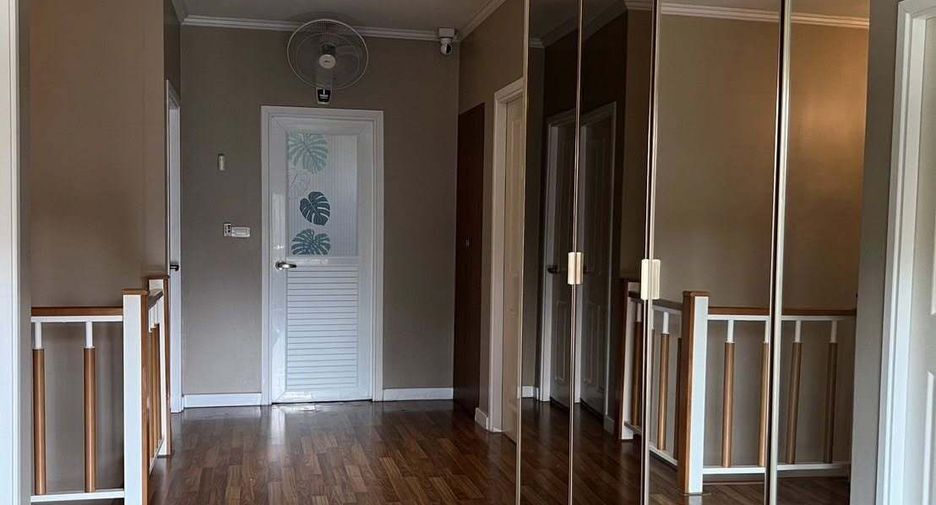 For rent 3 bedrooms house in Bang Khae, Bangkok