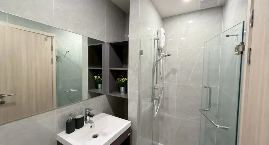 For rent 1 bed condo in Huai Khwang, Bangkok