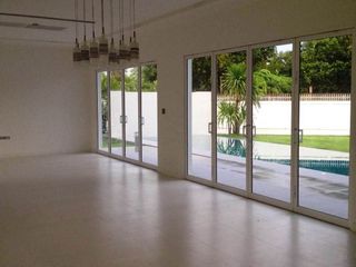 Casa en alquiler de 4 habitaciones en Suan Luang, Bangkok