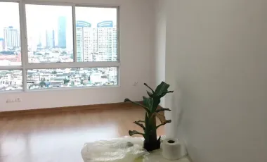À louer 3 chambres condo à Bang Kho Laem, Bangkok