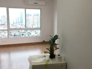 For rent 3 bedrooms condo in Bang Kho Laem, Bangkok