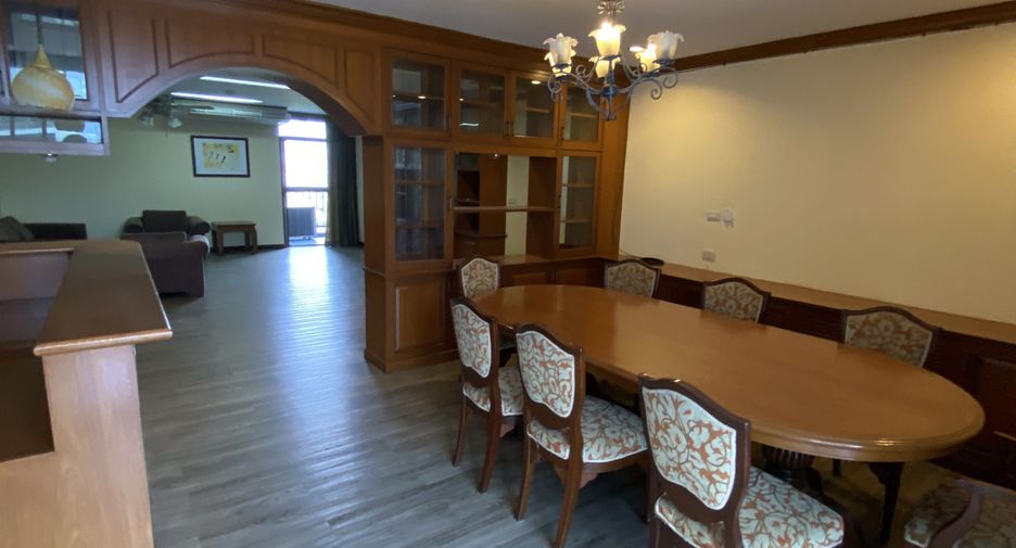 For rent 3 bedrooms apartment in Watthana, Bangkok