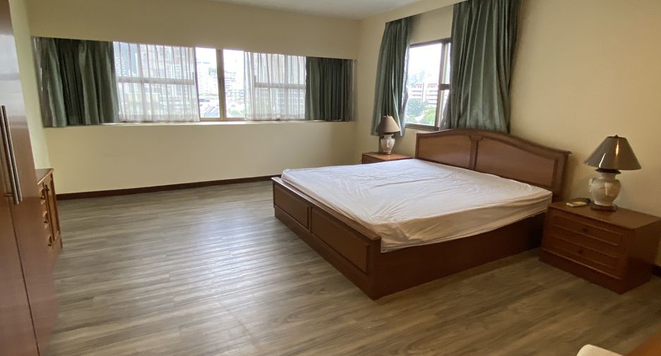 For rent 3 bedrooms apartment in Watthana, Bangkok