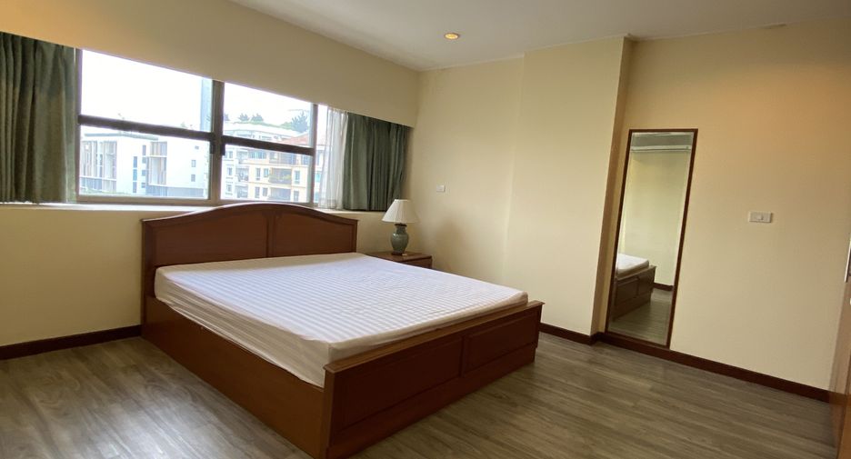 For rent 3 bedrooms apartment in Watthana, Bangkok