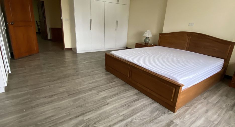 For rent 3 bedrooms apartment in Watthana, Bangkok