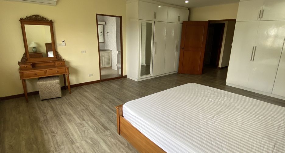 For rent 3 bedrooms apartment in Watthana, Bangkok