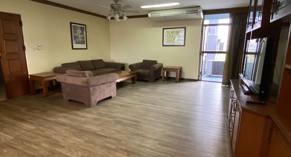 For rent 3 bedrooms apartment in Watthana, Bangkok