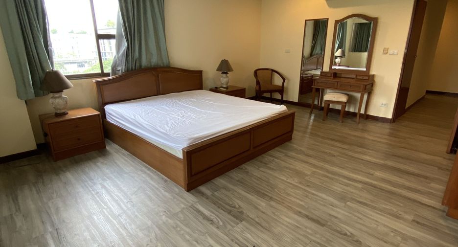 For rent 3 bedrooms apartment in Watthana, Bangkok