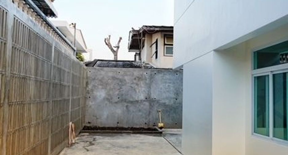 Haus zur Miete mit 3 Zimmer in Bang Kapi, Bangkok