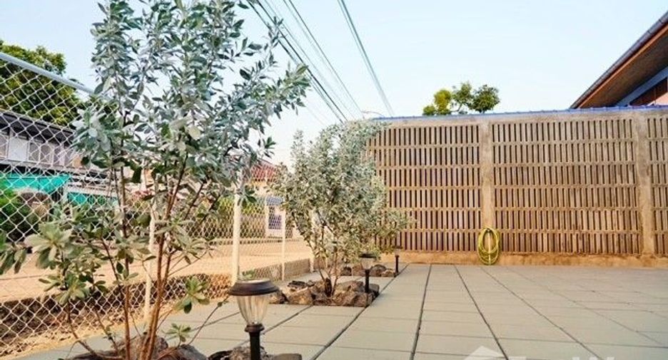 Haus zur Miete mit 3 Zimmer in Bang Kapi, Bangkok