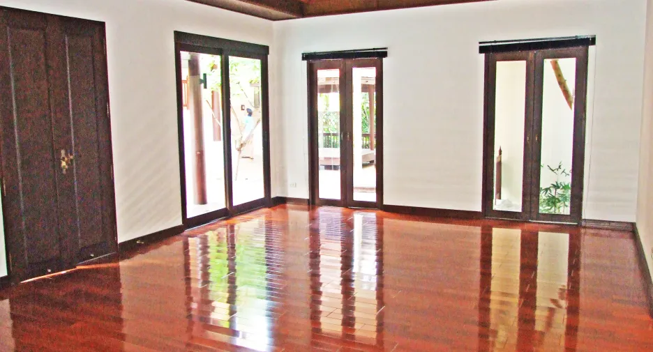 For rent 4 bedrooms house in Khlong Toei, Bangkok