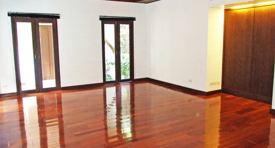 For rent 4 bedrooms house in Khlong Toei, Bangkok