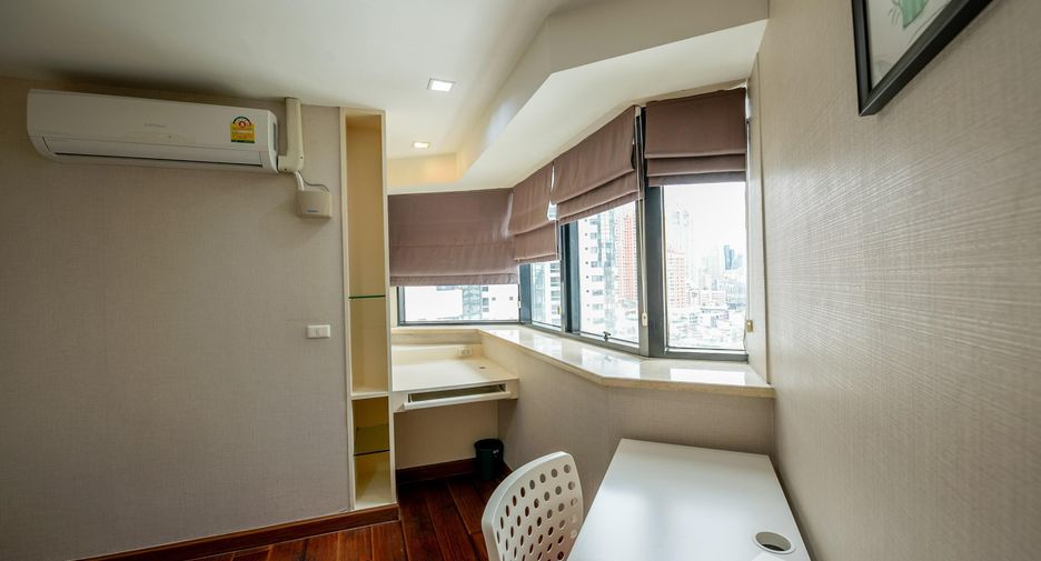 For rent 3 bedrooms condo in Khlong Toei, Bangkok