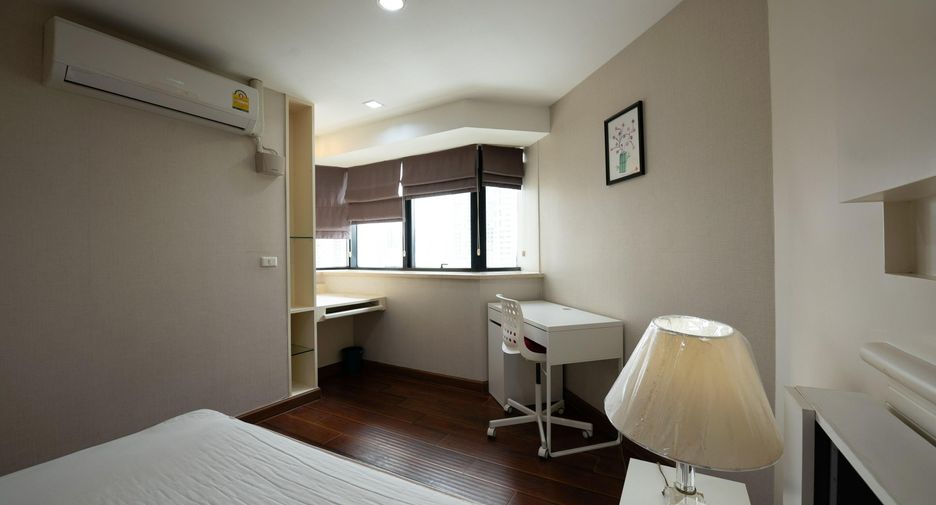 For rent 3 bedrooms condo in Khlong Toei, Bangkok
