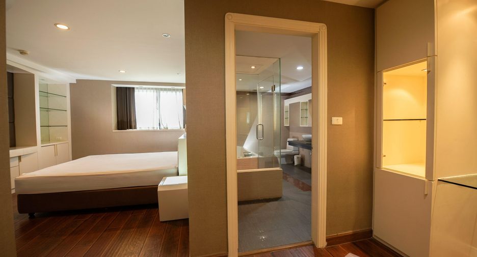 Condo en alquiler de 3 habitaciones en Khlong Toei, Bangkok