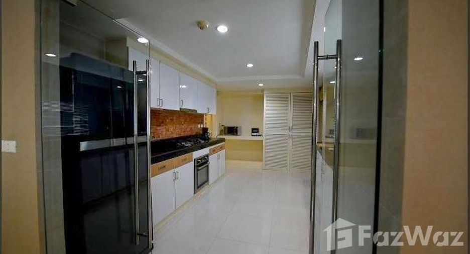 For rent 3 bedrooms condo in Khlong Toei, Bangkok