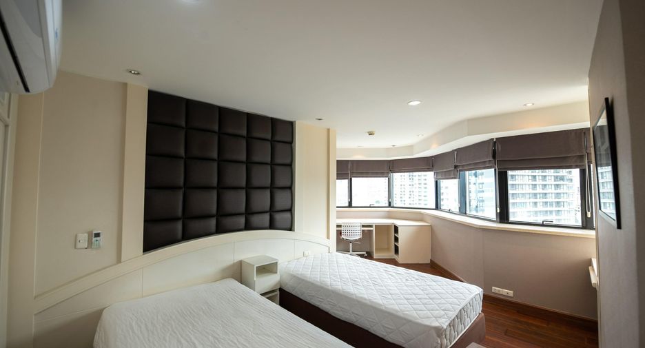 For rent 3 bedrooms condo in Khlong Toei, Bangkok