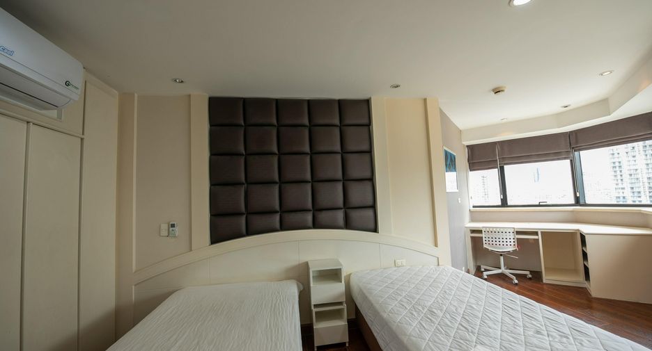 For rent 3 bedrooms condo in Khlong Toei, Bangkok