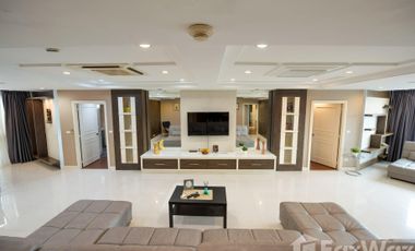 Condo en alquiler de 3 habitaciones en Khlong Toei, Bangkok