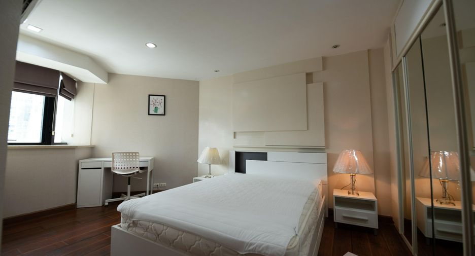 For rent 3 bedrooms condo in Khlong Toei, Bangkok