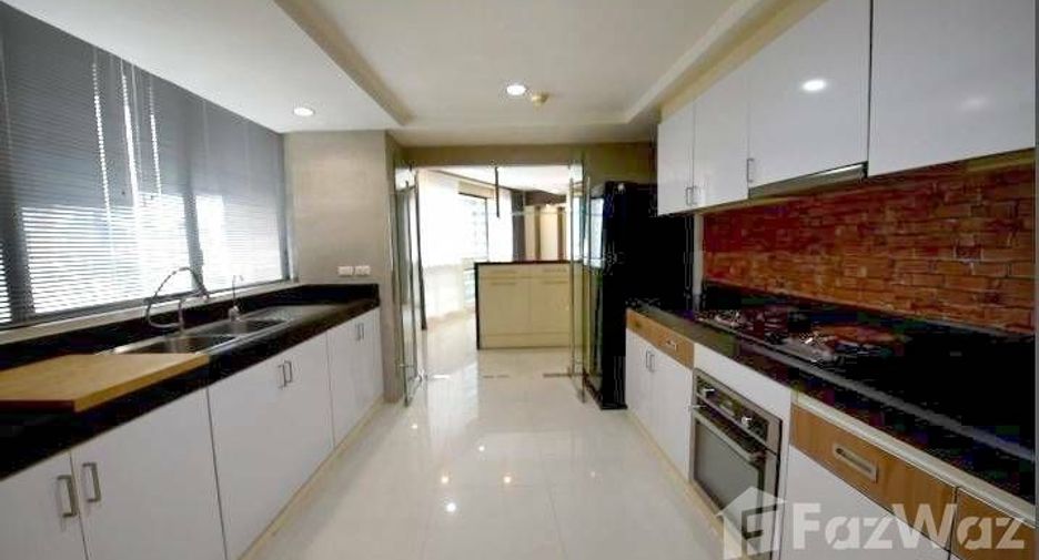 For rent 3 bedrooms condo in Khlong Toei, Bangkok