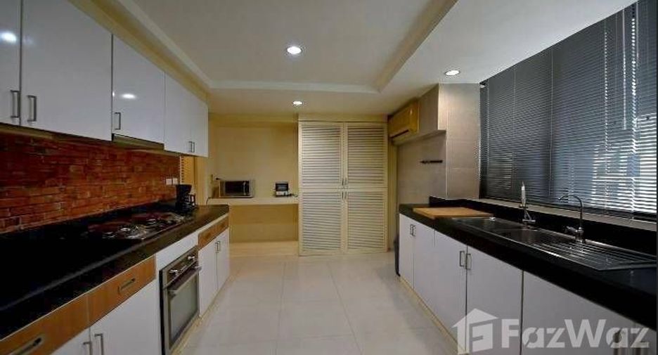 For rent 3 bedrooms condo in Khlong Toei, Bangkok