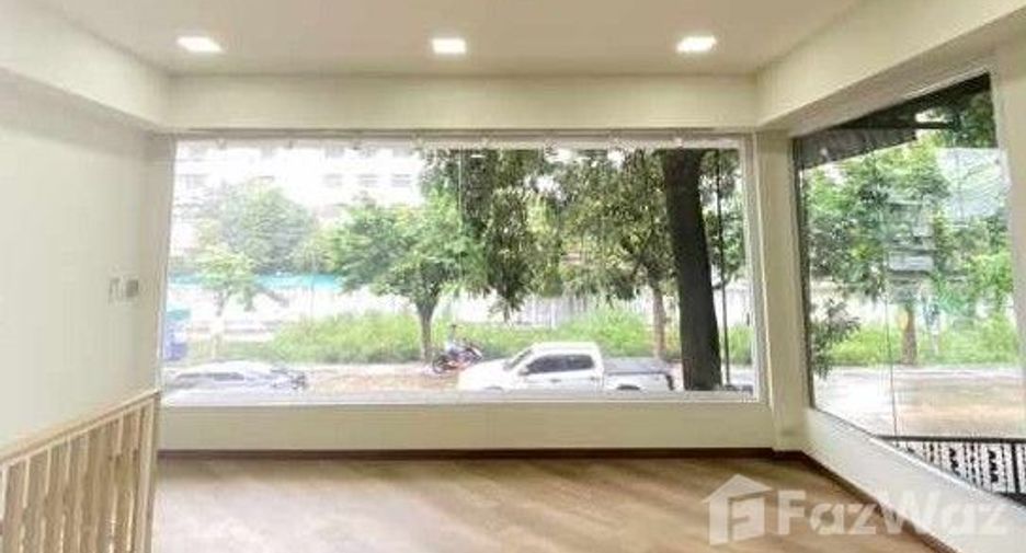 For rent 2 bedrooms retail Space in Chom Thong, Bangkok