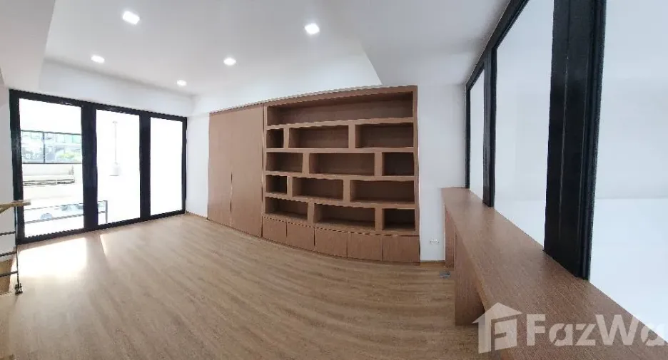 For rent 3 bedrooms office in Prawet, Bangkok