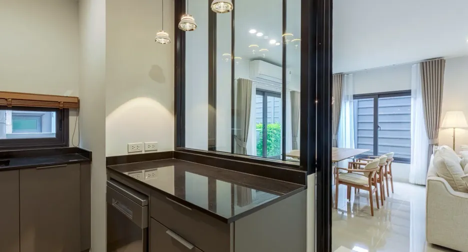 For rent 4 bedrooms villa in Prawet, Bangkok
