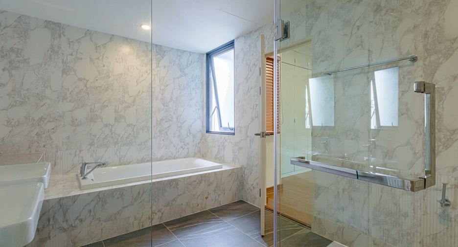 For rent 4 bedrooms villa in Prawet, Bangkok
